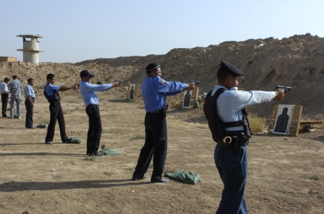 Iraqi_Police_fire_Glock_9mm_handguns